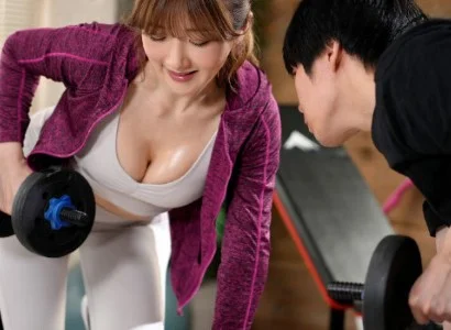 Nữ PT gợi cảm cùng chàng trai số hưởng quấn lấy nhau