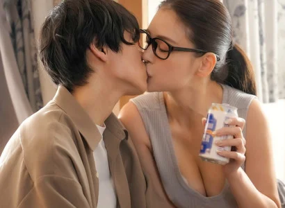 Anh chàng bị người yêu cắm sừng được chị hàng xóm an ủi và động viên