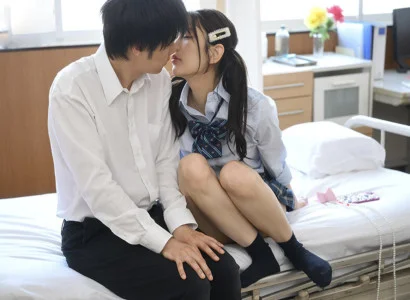 Gã nam sinh yếu đuối bị khoa khôi địt ngay trong lớp học