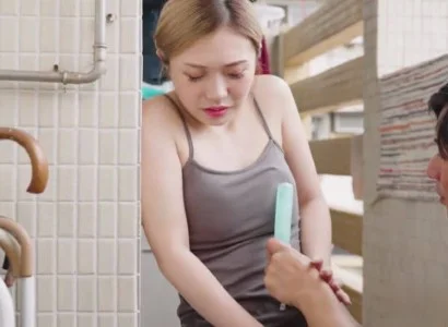 Người vợ trẻ giúp vợ em mang thai